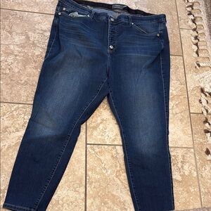 EUC Torrid Bombshell Skinny Blue Ankle Cropped Jeans with Stretch